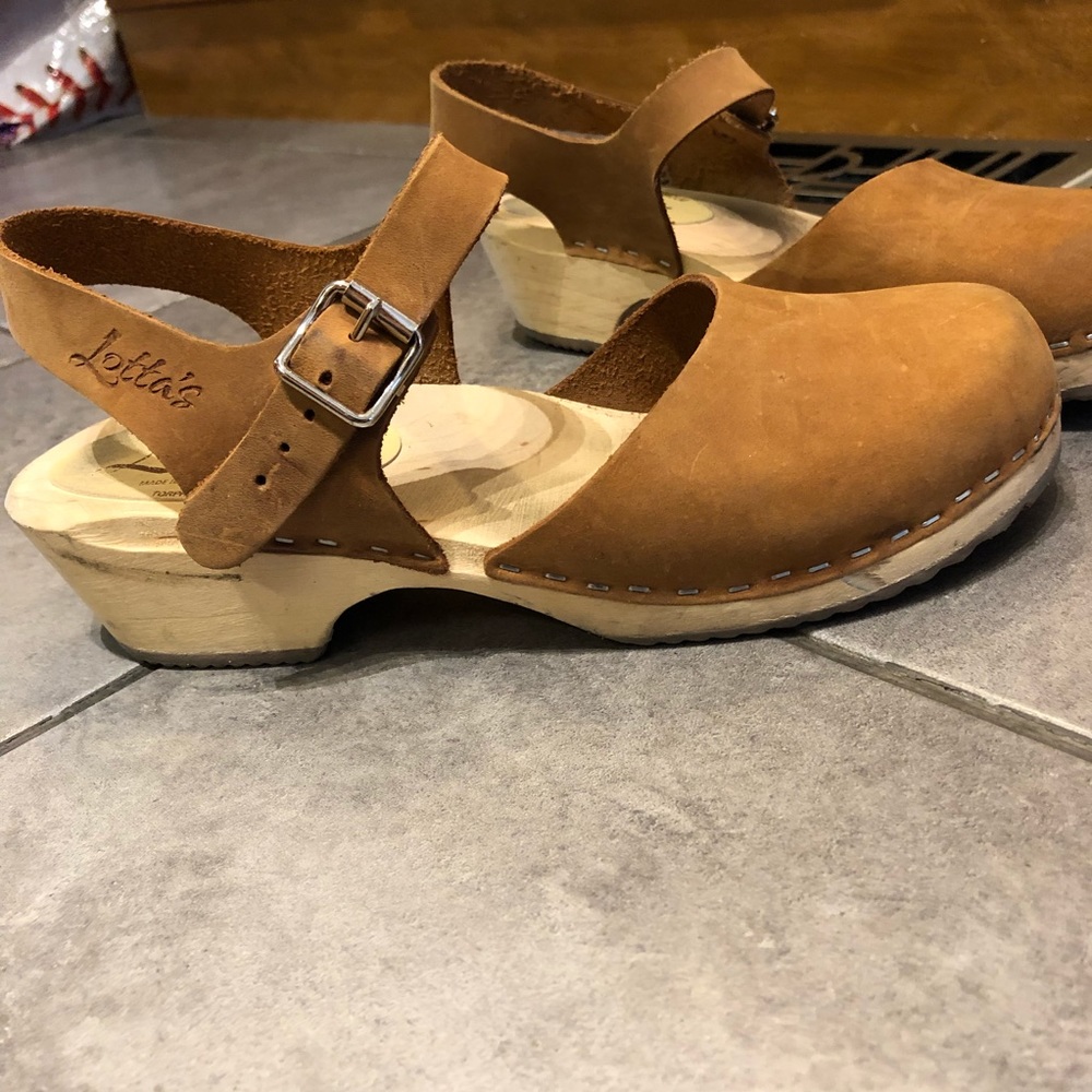 Lotta‘ slow brown leather clog
